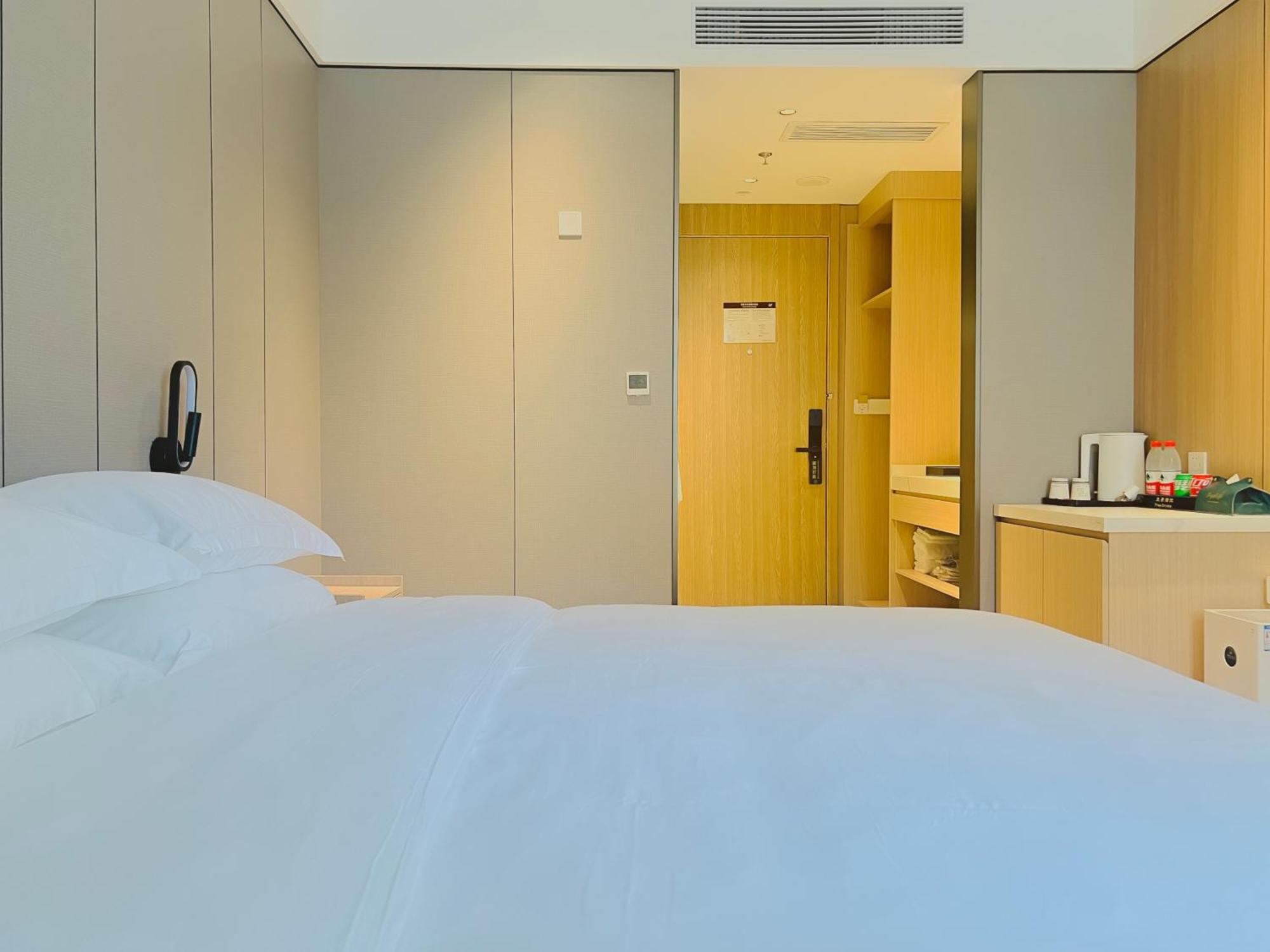 Dayin Garden Hotel -Near People'S Square & Nanjing Road-Large Social Area -Bar -Cafe -Gym -Free Laundry Luggage Storage -24H Front Desk-English Service Σανγκάη Εξωτερικό φωτογραφία