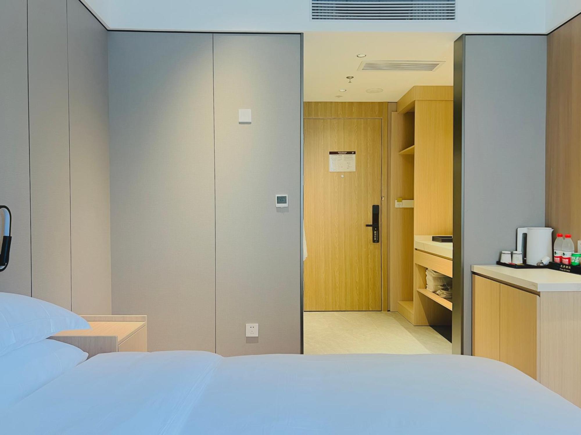 Dayin Garden Hotel -Near People'S Square & Nanjing Road-Large Social Area -Bar -Cafe -Gym -Free Laundry Luggage Storage -24H Front Desk-English Service Σανγκάη Εξωτερικό φωτογραφία
