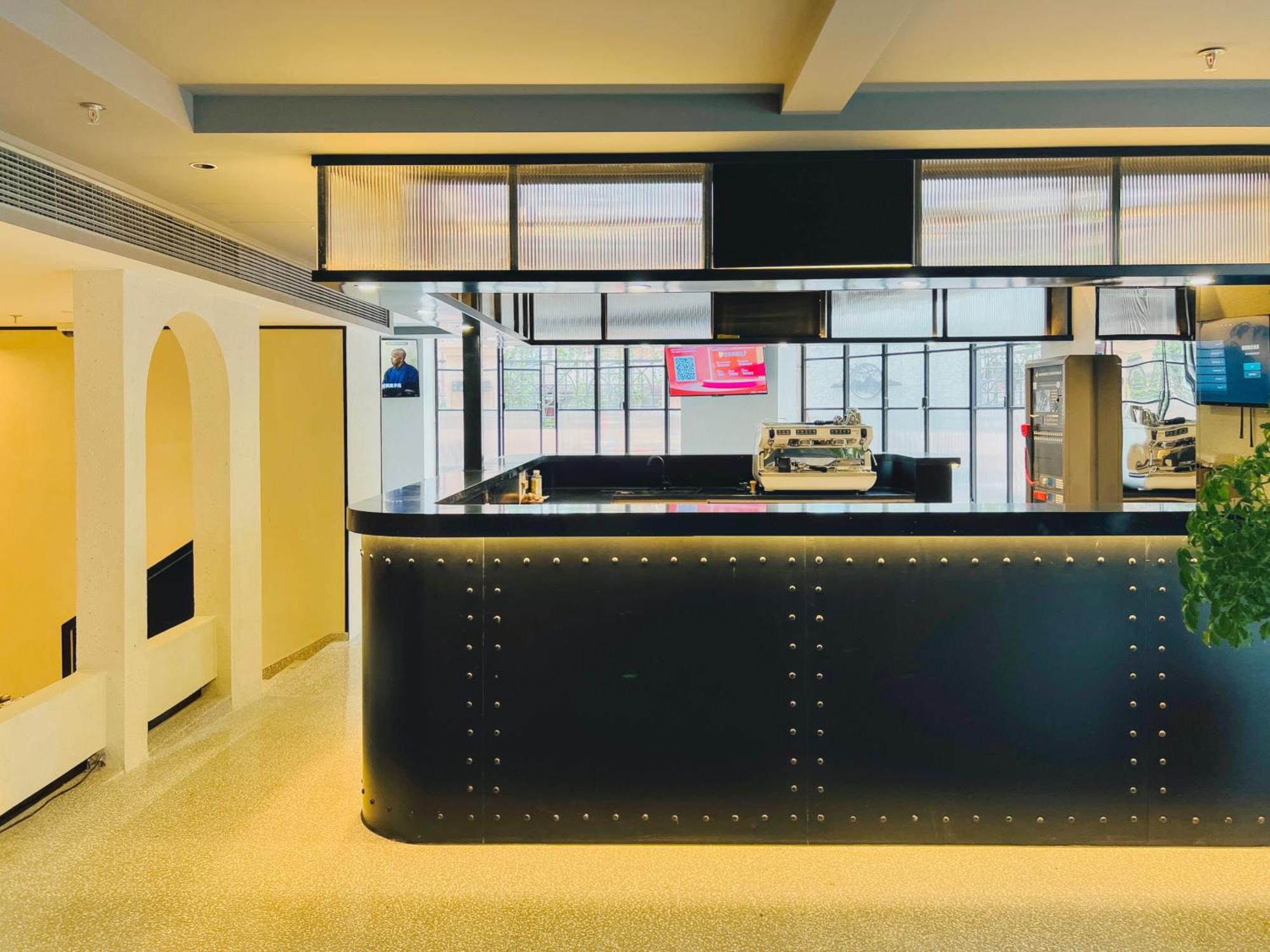 Dayin Garden Hotel -Near People'S Square & Nanjing Road-Large Social Area -Bar -Cafe -Gym -Free Laundry Luggage Storage -24H Front Desk-English Service Σανγκάη Εξωτερικό φωτογραφία
