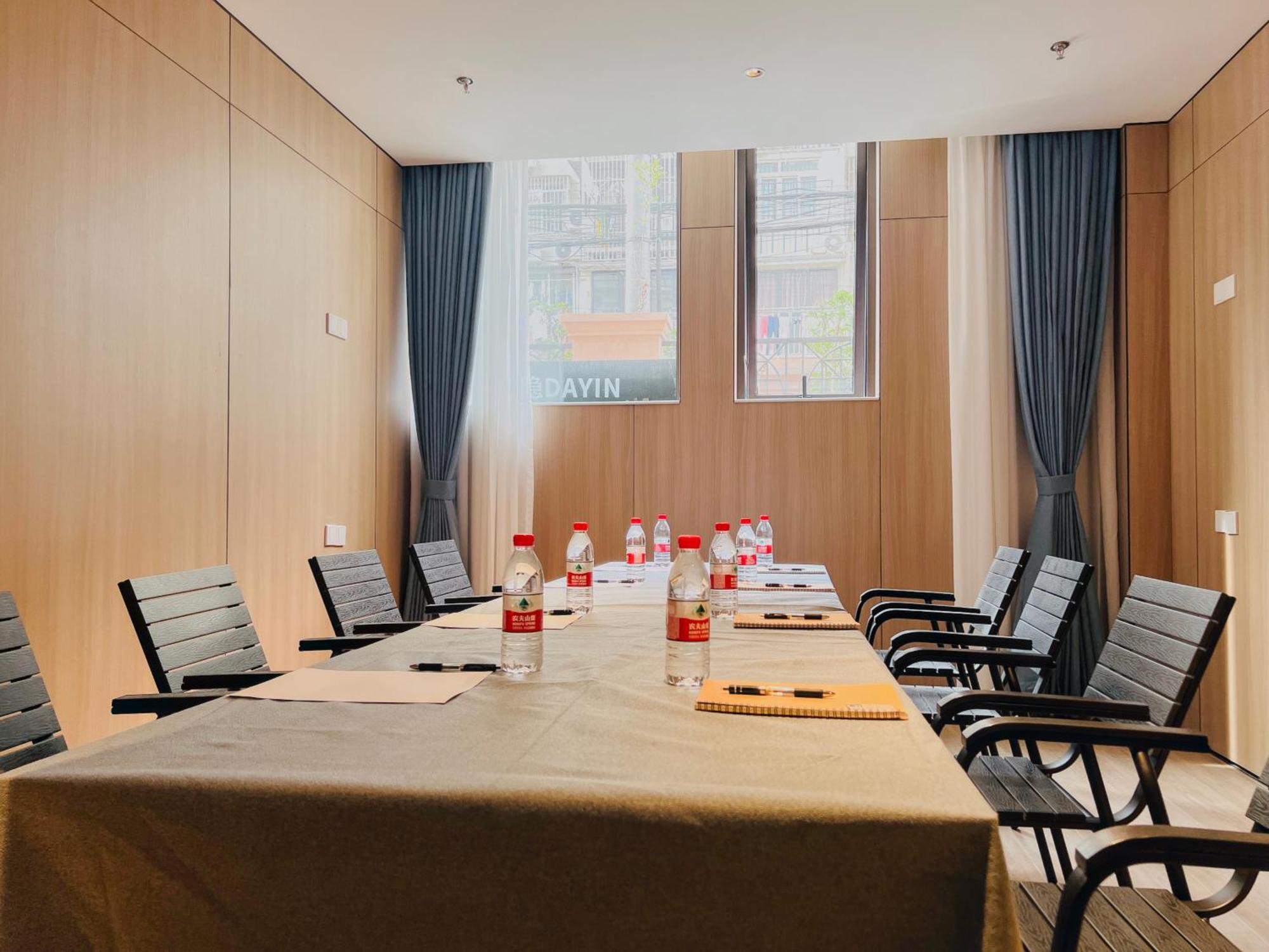 Dayin Garden Hotel -Near People'S Square & Nanjing Road-Large Social Area -Bar -Cafe -Gym -Free Laundry Luggage Storage -24H Front Desk-English Service Σανγκάη Εξωτερικό φωτογραφία